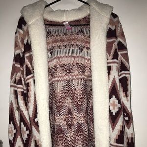 Soft geometric women’s cardigan